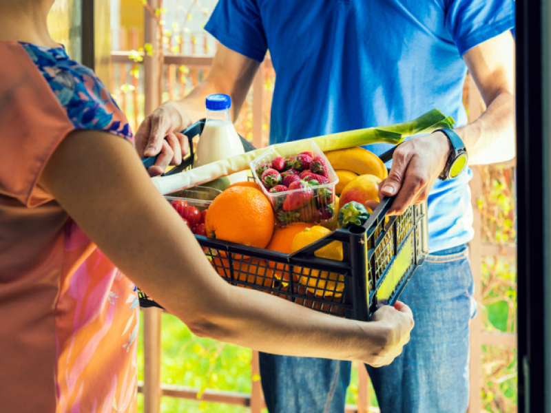 livraison de repas à domicile pour une personne âgée à Valenciennes