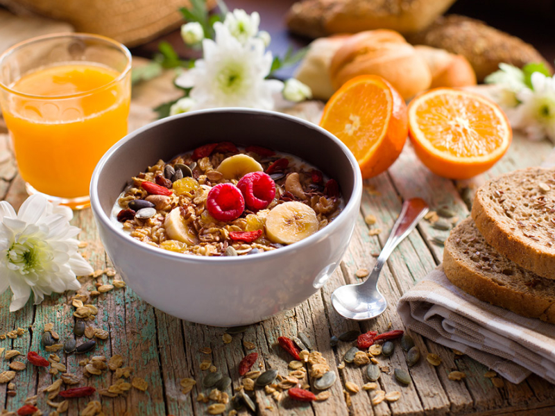 hydratation d'une personne âgée, eau, soupe et tisane